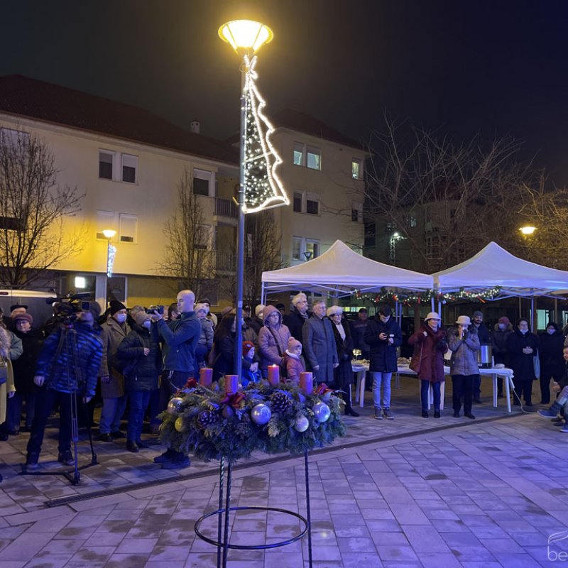 Fellobbant a szeretet lángja 32